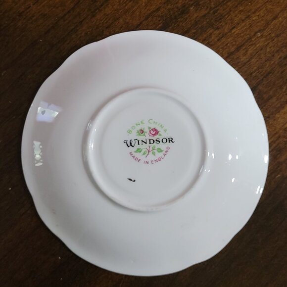 Royal Windsor Fine Bone China Purple Pansies Teacup & Saucer Set England - Picture 3 of 5